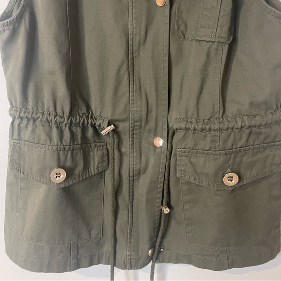 Green Sleeveless Cargo Vest  drawstring waist Zipper and button closure - Picture 8 of 10